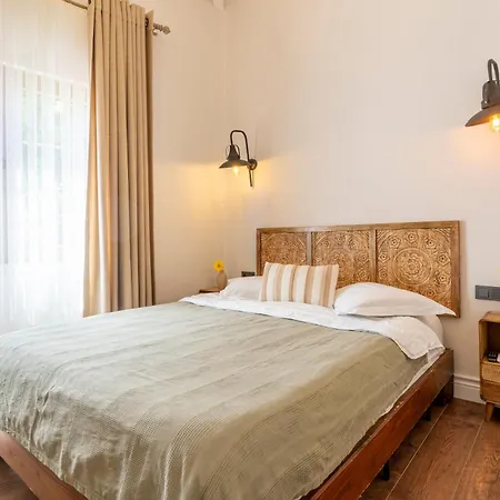 Проживание в семье Mediha Hanim Konagi Alacati *